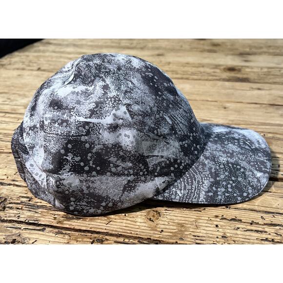 F & F Women’s One Size Take Flight Grey Silver Running Hat NWT main image 6